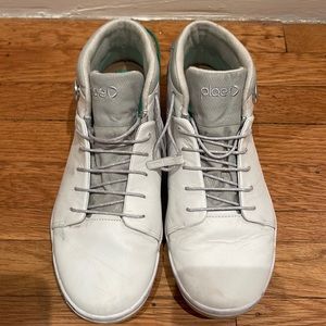 Plae size 8 w Leather waterproof high top sneaker
